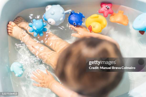 baby in the bathtub - baby pov stock-fotos und bilder