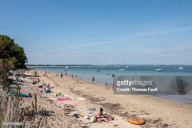 ドーセットのスタッドランドのビーチの人々 - スタッドランド湾 ストックフォトと画像