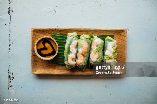 shrimp rolls ready to eat - vietnamese food stock pictures, royalty-free photos & images