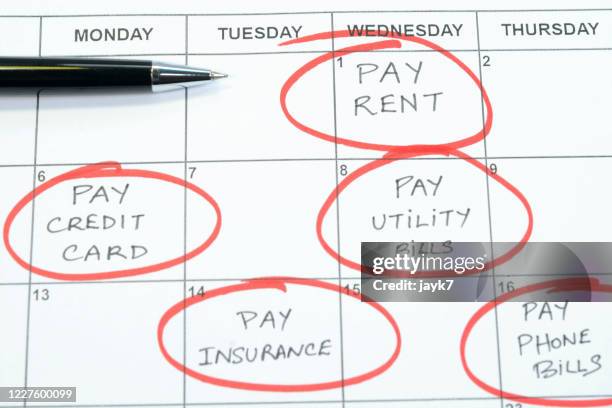 paying monthly expenses - online calendar stock pictures, royalty-free photos & images