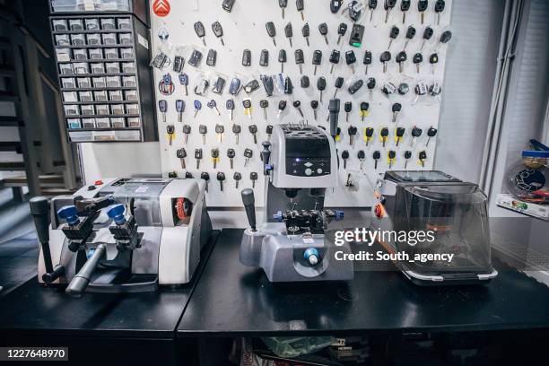 locksmith machines for car keys - locksmith stock pictures, royalty-free photos & images