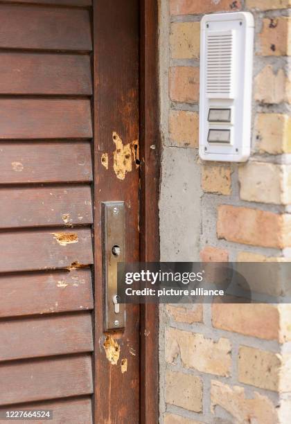 July 2020, Saxony-Anhalt, Halle : The door of the synagogue in the Paulus quarter still bears the traces of the attempted attack. The trial against...