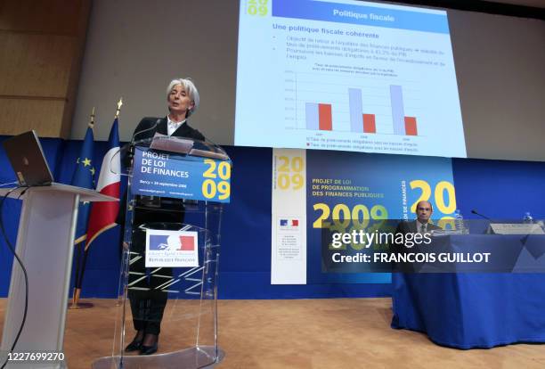 La ministre de l'Economie Christine Lagarde et le ministre du Budget Eric Woerth donnent une conférence de presse afin de présenter le projet de loi...