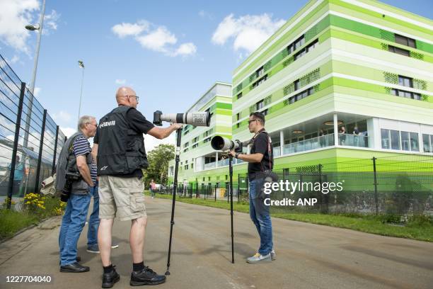 Fotografen wachten op de komst van Arjen Robben during a training session of FC Groningen at Sportpark CORPUS DEN HOORN on July 20, 2020 in...