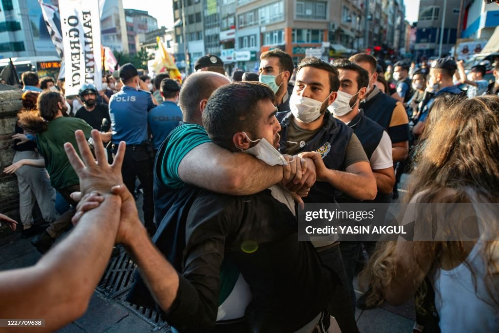 TOPSHOT-TURKEY-POLITICS-PROTEST