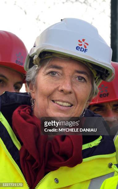 La ministre de l'Economie, de l'Industrie et de l'Emploi Christine Lagarde visite, le 26 novembre 2009, le chantier de construction de l'EPR, le...