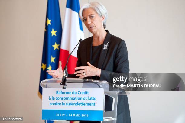 Christine Lagarde, ministre de l'Economie, de l'Industrie et de l'Emploi s'exprime le 24 mars 2009 à Paris, lors d'un point de presse sur le projet...