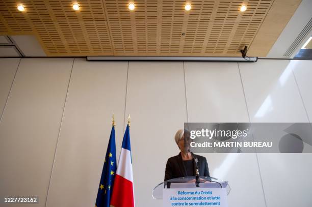 Christine Lagarde, ministre de l'Economie, de l'Industrie et de l'Emploi s'exprime le 24 mars 2009 à Paris, lors d'un point de presse sur le projet...