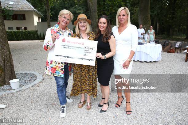 Claudia Effenberg, Patricia Riekel, Cynzia Russoniella, Birgit Fischer-Hoeper with check during the "Ladies Lunch im Teatro" for the benefit of the...