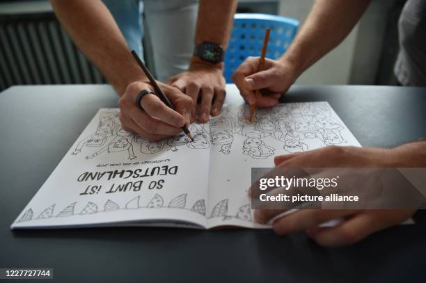 July 2020, Berlin: Bedürftig , founder and managing director of the start-up "GoVolunteer", and Tobias Tietz, sales manager of the...