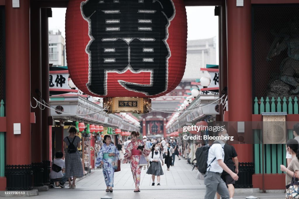 Commuters and Travelers As Tourism Campaign Starts Excluding Tokyo Residents