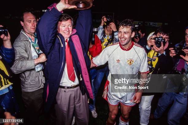 Sir Alex FERGUSON head coach of Manchester United and Bryan ROBSON celebrate the victory with the trophy during the European Cup Winners Cup Final...