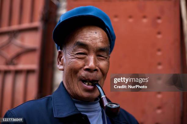 Weishan, China, August 30, 2011. Portrait of an old man. Weishan, Chine, 30 aout 2011. Portrait d'un viel homme.