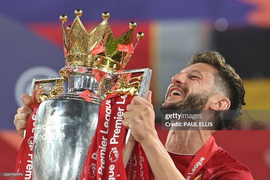 FBL-ENG-PR-LIVERPOOL-CHELSEA-TROPHY