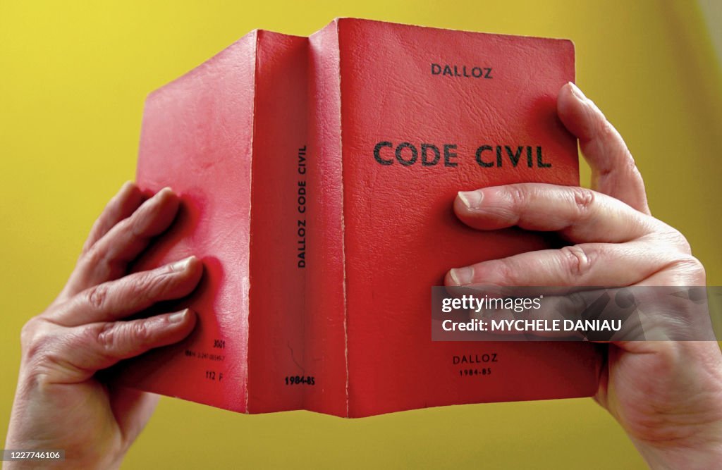 Le code civil, dont on fête ce mois le bicentenaire, est photographié ...