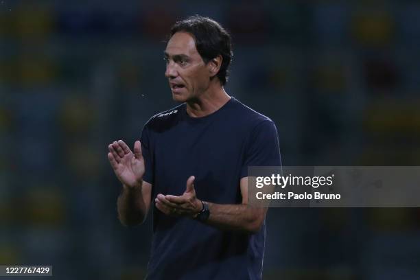 Frosinone Calcio head coach Alessandro Nesta gestures during the Serie B match between Frosinone Calcio and Benevento Calcio at Stadio Benito Stirpe...