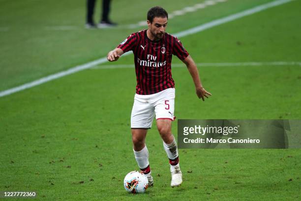Giacomo Bonaventura of Ac Milan in action during the Serie A match between Ac Milan and Atalanta Bergamasca Calcio. The match end in a tie 1-1.