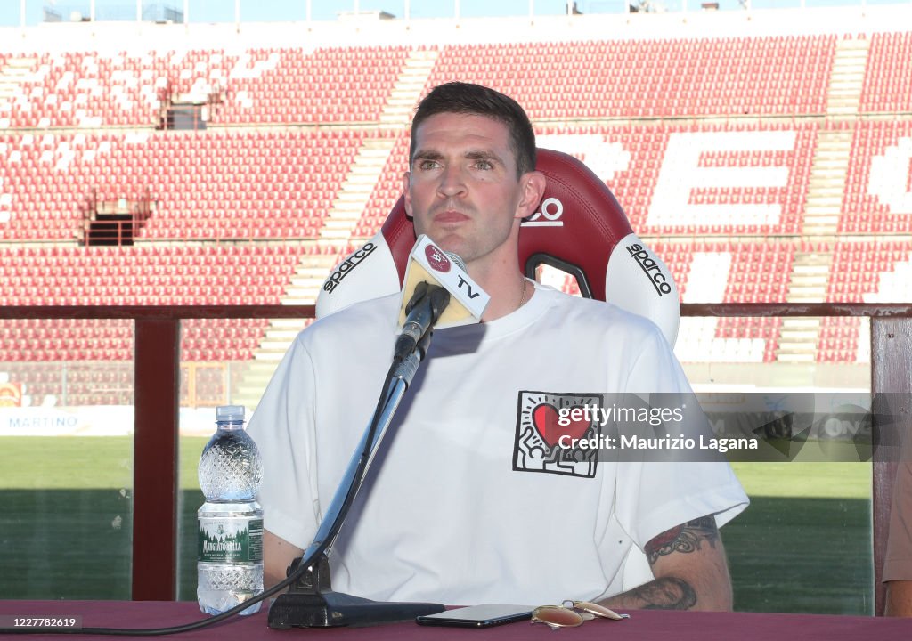 Reggina Calcio Unveils New Signing Kyle Lafferty