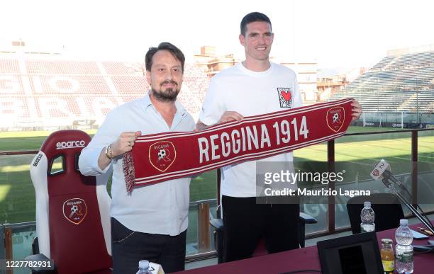 The new signing of Reggina Calcio, Kyle Lafferty and president Luca Gallo pose with a Reggina 1914 scarf at Stadio Oreste Granillo on July 25, 2020...