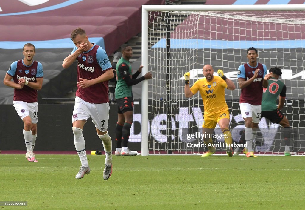 West Ham United v Aston Villa - Premier League