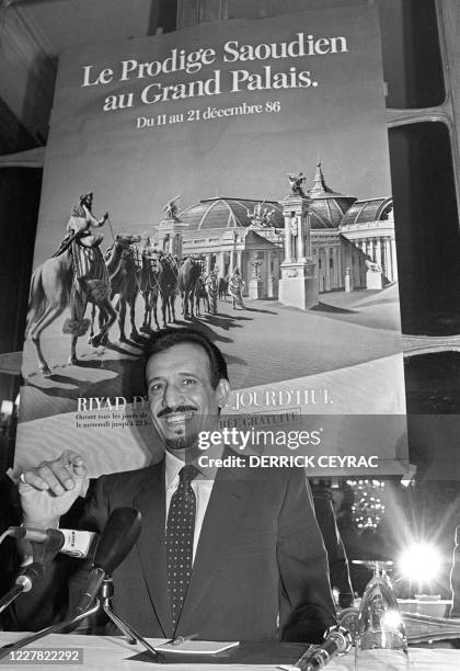 Saudi Arabia's Prince Salman bin Abdul Aziz, Governor of Riyadh Region, addresses media 05 December 1986 in Paris while he presents an exhibition on...