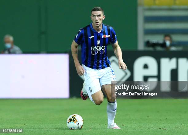 Robin Gosens of Atalanta BC controls the ball during the Serie A match between Parma Calcio and Atalanta BC at Stadio Ennio Tardini on July 28, 2020...