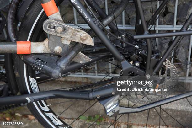 Symbol photo on the subjects bicycle theft, crime, etc. The picture shows a bolt cutter on a bicycle lock - attempted theft.