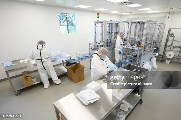 July 2020, Saxony, Ohorn: Employees of PHB Pulsnitzer Hygiene Berufsbekleidung GmbH are involved in the production of disposable masks. The company...