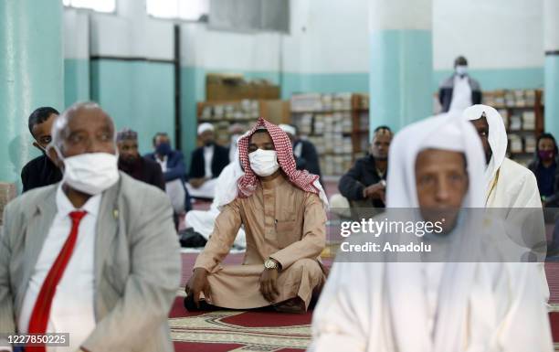 Anwar Mosque 193 Anwar Grand Mosque Photos & High Res Pictures - Getty Images