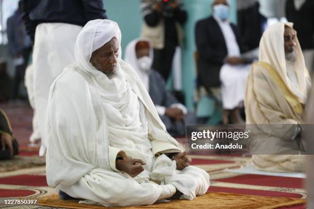 Anwar Mosque 176 Grand Anwar Mosque Stock Photos, High-Res Pictures, and Images ...