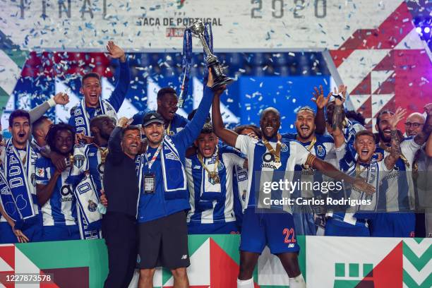 Sergio Conceicao, Iker Casillas, Danilo Pereira and FC Porto players rise the trophy after winning the Portuguese Cup Final match between SL Benfica...