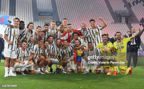 Juventus FC players celebrate with the trophy after winning the Serie A match between Juventus and AS Roma at Allianz Stadium on August 1, 2020 in...