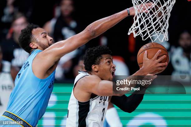 San Antonio Spurs' Keldon Johnson shoots around Memphis Grizzlies' Kyle Anderson during the first half of an NBA basketball game at Visa Athletic...