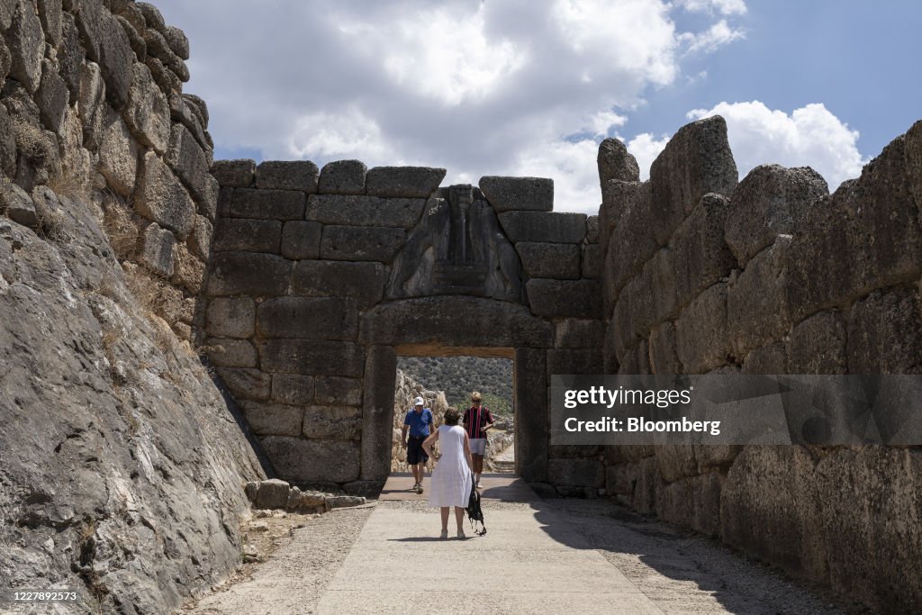 South Europe Tourism Revival Threatened by Virus Uptick