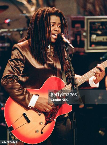 Episode 844 -- Pictured: Singer Tracy Chapman performs on January 18, 1996 --
