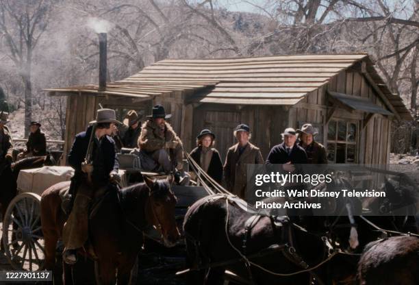 Canon City, CO Jeff Osterhage, Warren Oates, Lisa Pelikan, extras appearing in the ABC tv movie 'True Grit: A Further Adventure'.