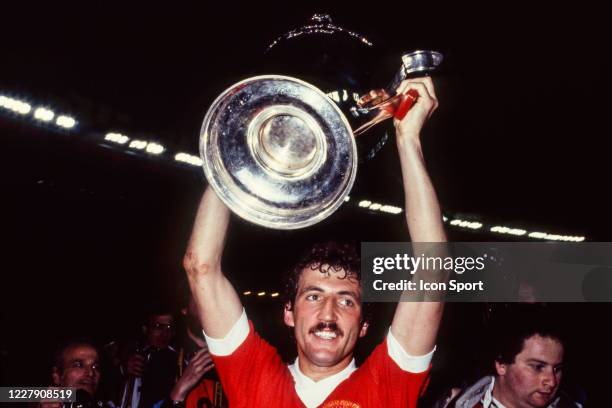 Alan KENNEDY of Liverpool celebrate the victory with the trophy during the European Cup Final match between Liverpool FC and Real Madrid CF, at Parc...