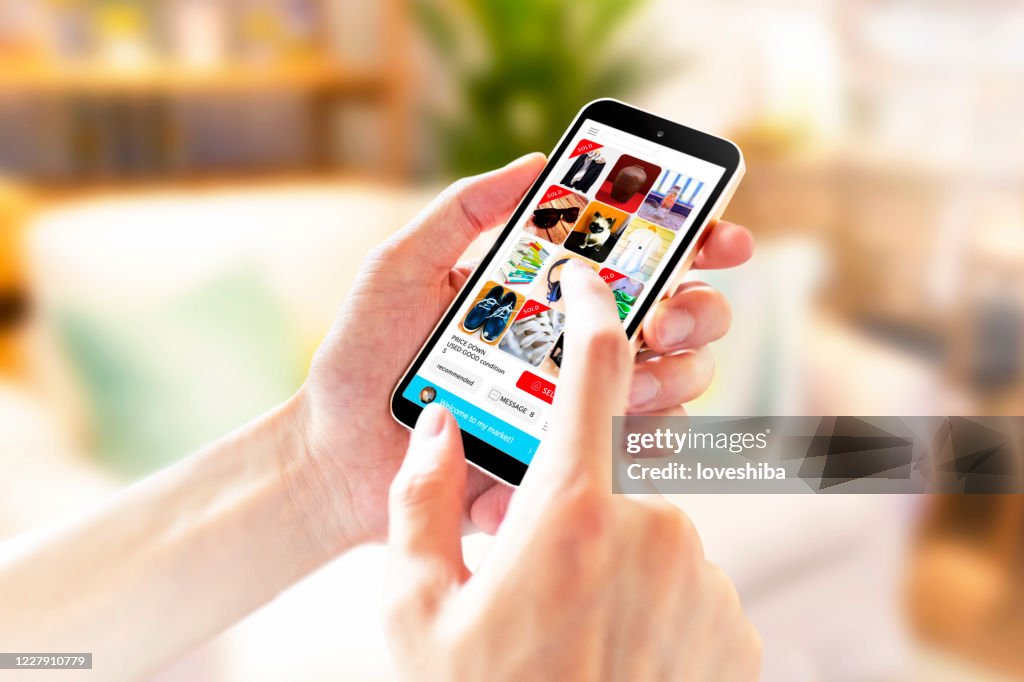 Image of using flea market app indoors 5238