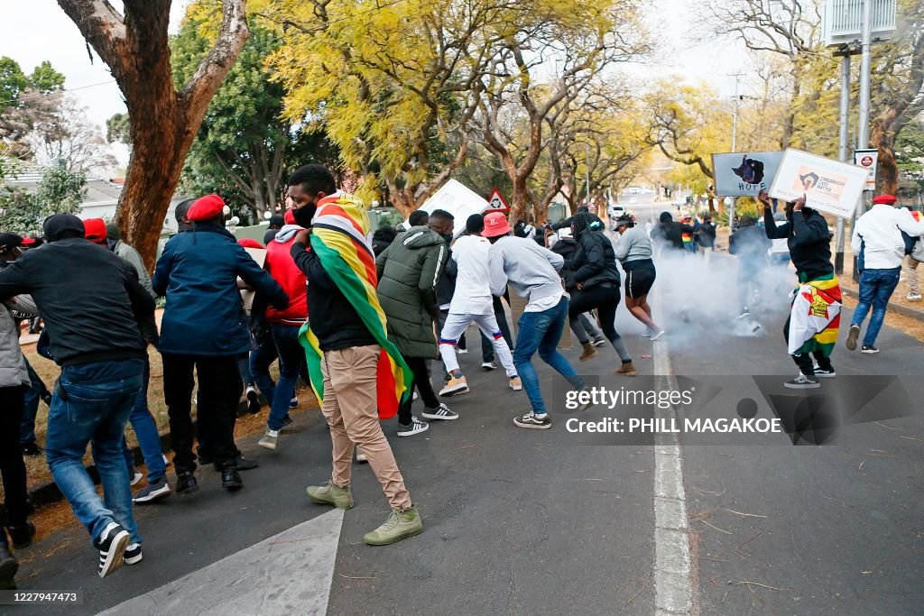 SAFRICA-ZIMBABWE-POLITICS-ECONOMY-PROTEST