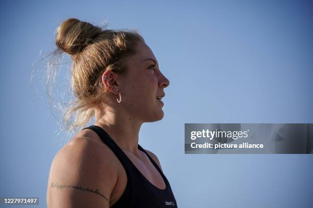 August 2020, Lower Saxony, Brunswick: Athletics, German championship, DM, Eintracht Stadium: women's shot put: Alina Kenzel in the ring. Photo:...