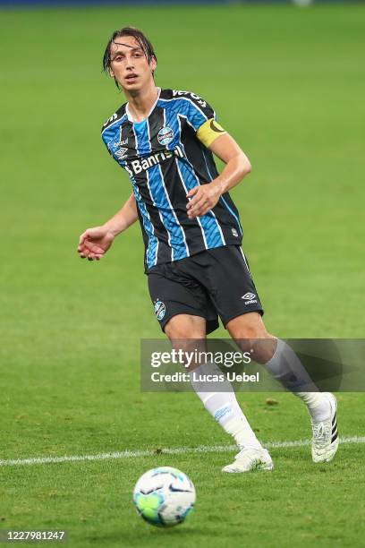 Pedro Geromel of Gremio runs with the ball during the match between Gremio and Fluminense as part of the first round of the 2020 Brasileirao Series A...