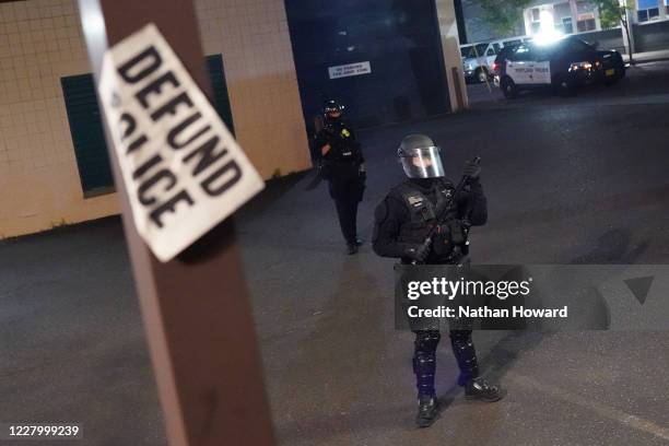 Portland Riot Police Precinct 7,315 Portland Protests Stock Photos, High-Res Pictures, and Images ...
