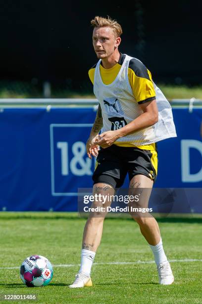 Marius Wolf of Borussia Dortmund controls the ball during day 2 of the pre-season summer training camp of Borussia Dortmund on August 11, 2020 in Bad...