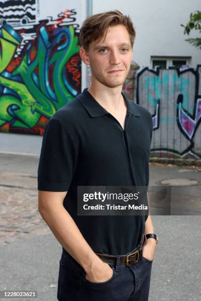 Jonas Nay attends the "Nur ein Augenblick" premiere at Zeise Kinos on August 12, 2020 in Hamburg, Germany.