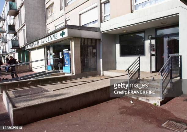 Photo prise le 24 octobre 2007 de l'entrée de l'immeuble de Bobigny, où un petit garçon de 19 mois a été mordu par un chien de race rottweiler la...