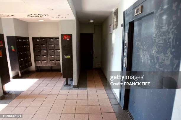 Photo prise le 24 octobre 2007 de l'entrée de l'immeuble de Bobigny, où un petit garçon de 19 mois a été mordu par un chien de race rottweiler la...