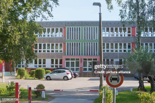 August 2020, Mecklenburg-Western Pomerania, Prerow: View of the school building of the Darßer Bildungszentrum gGmbH in Prerow. After his critical...