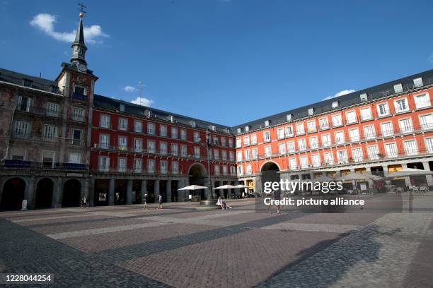 August 2020, Spain, Madrid: Hardly any people walk across the "Plaza Mayor". Almost all of Spain is now considered a corona risk area for German...