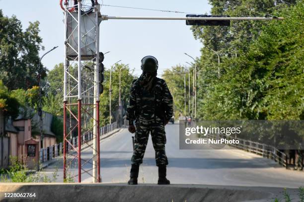 Indian paramillitary forces remain alert during curfew as India celebrates its Indipendence day in Srinagar, Indian Administered Kashmir, on August...