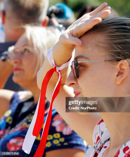 Red Ribbon Hair Photos and Premium High Res Pictures - Getty Images
